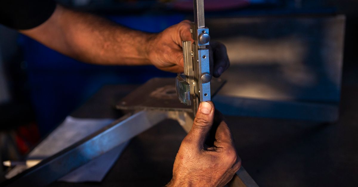 locksmith service technician — Clinton St Locksmith